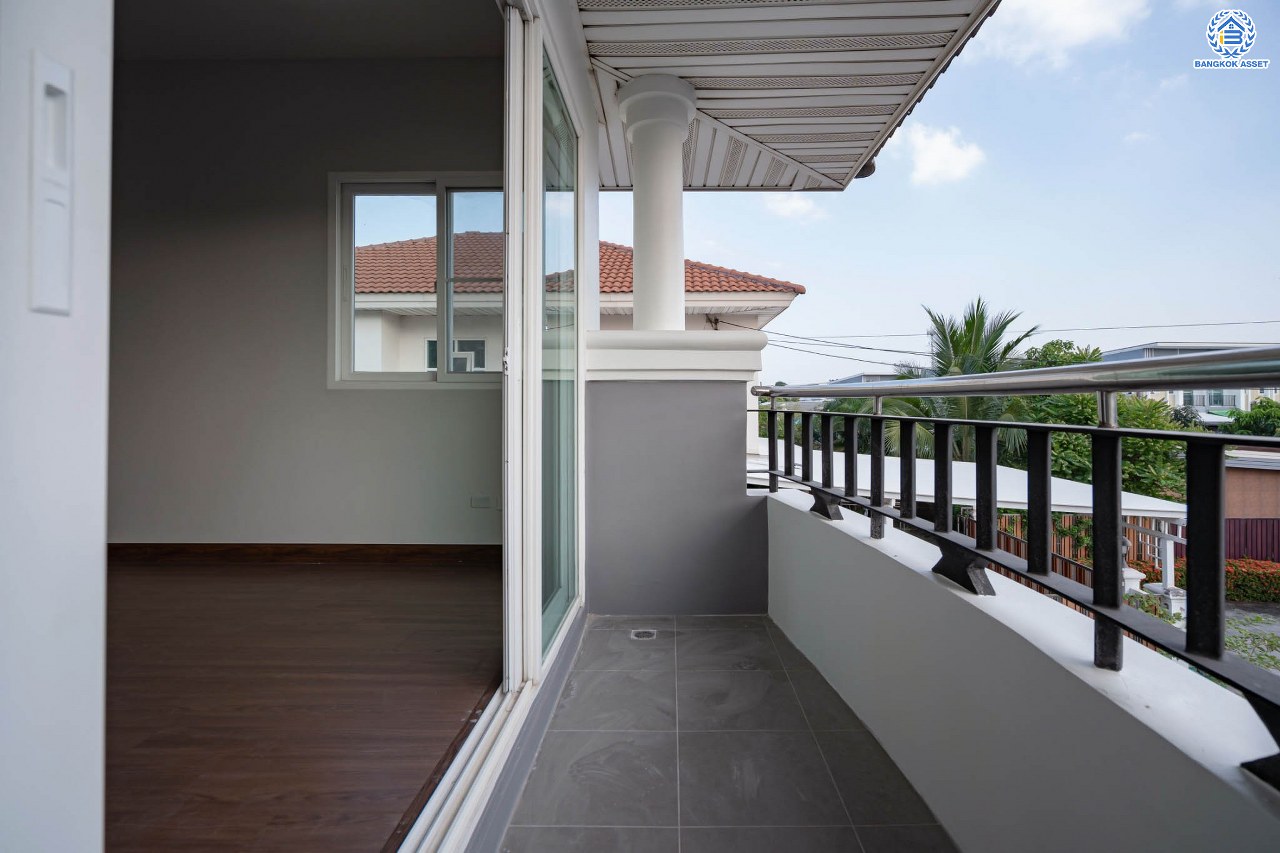 บ้านมือสองตกแต่งใหม่ โครงการ ศุภาลัยการ์เด้นวิลล์ แจ้งวัฒนะ-หลักสี่ เนื้อที่กว่า 63.7 ตร.ว. ฟังก์ชันครบ 3 ห้องนอน 3 ห้องน้ำ 2 ที่จอดรถ บ้านสวย พร้อมเข้าอยู่ ตอบโจทย์ทุกครอบครัว บนทำเลเดินทางสะดวก เข้าสู่ใจกลางเมืองได้อย่างสะดวกสบาย ใกล้ทางด่วนศรีสมานและรถไฟฟ้าสายสีแดง "สถานีดอนเมือง"